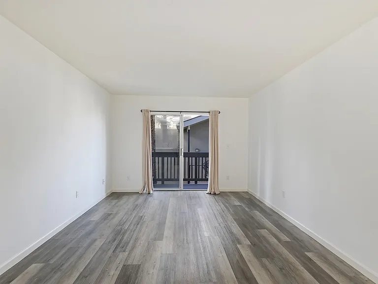 3849 Vineyard Ave #B — Photo 4