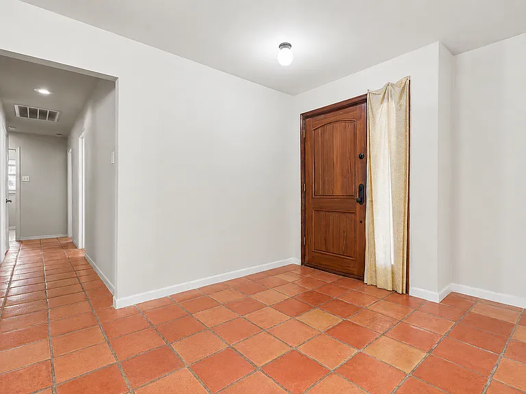 8615 Skyline Dr — Photo 10