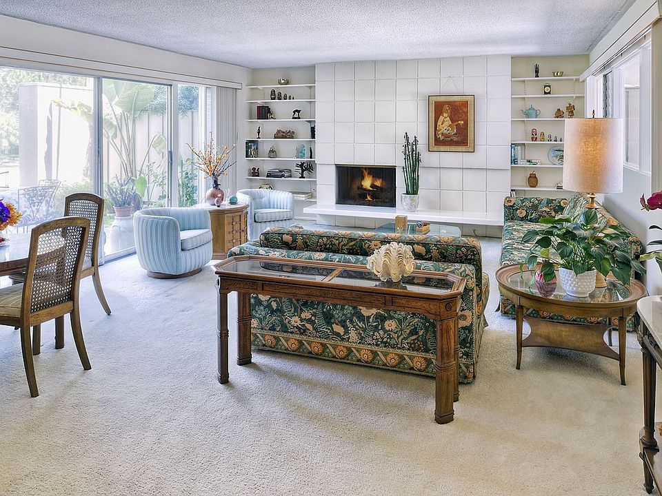 Living room & cozy fireplace