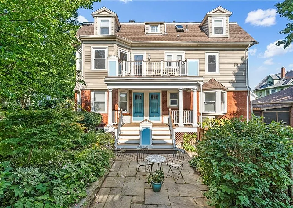 60 Forest St
