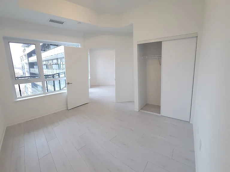 395 Dundas St W #734 — Photo 4