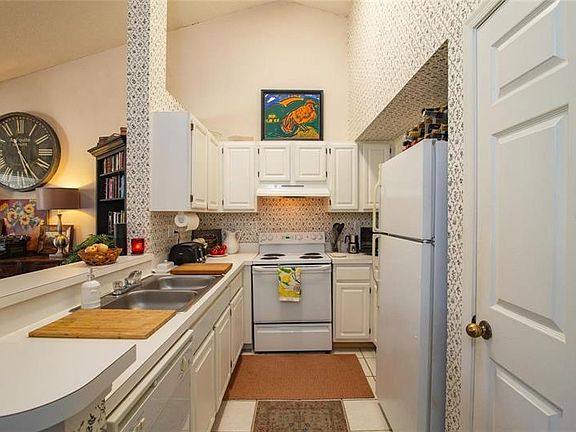 5th image of 10000 SW 52nd Ave APT 104