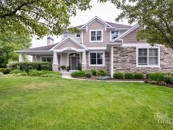 2026 Deerfield Ct SE, Grand Rapids, MI 49546