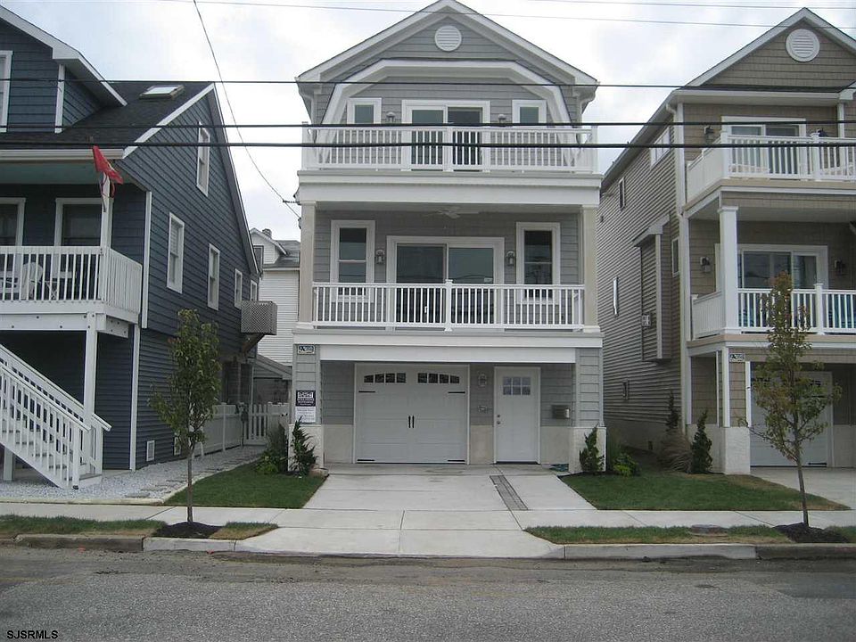 1st image of 104 E 6th St