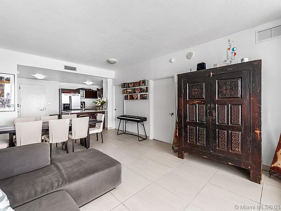 5th image of 1900 N Bayshore Dr APT 2516