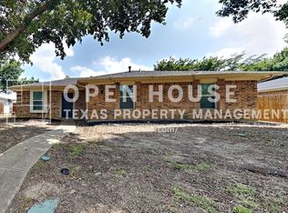 1742 Sterling Ln, Lewisville, TX 75067
