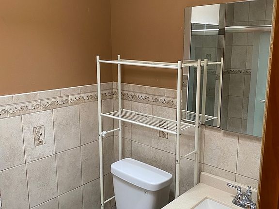 4th image of 729 Jerome St Floor 2