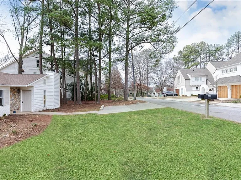 1601 Walker St SE #B — Photo 20