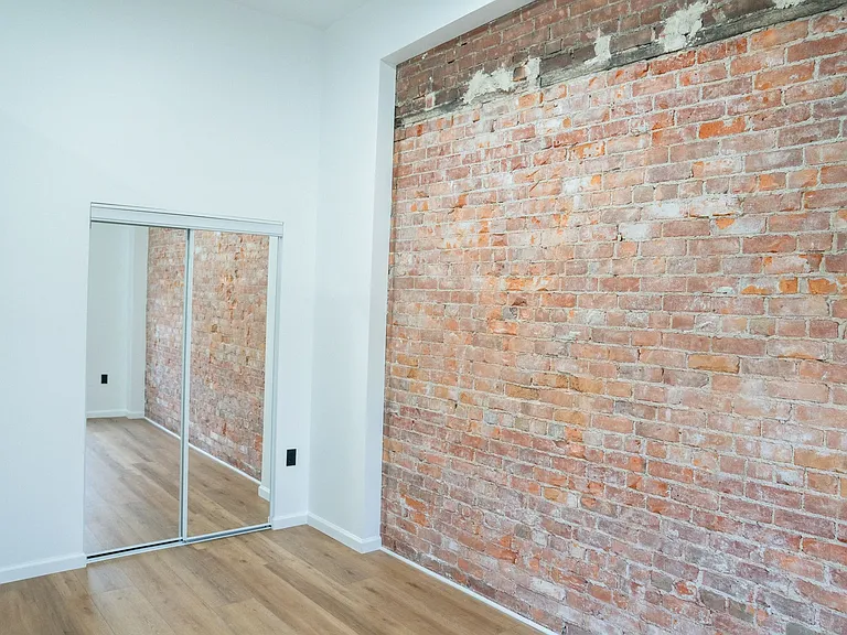 9301 Oakland Ave — Photo 32