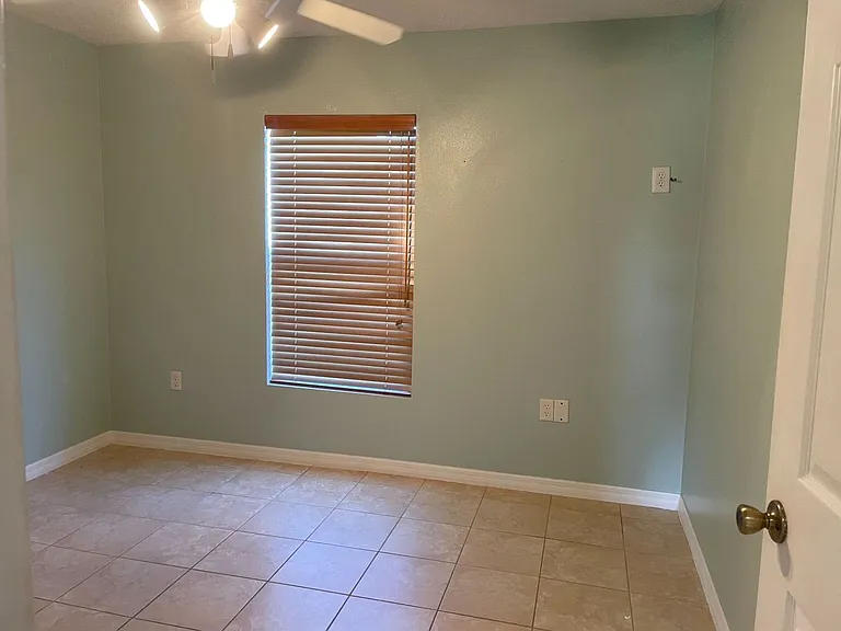 1034 Glencove Ave NW — Photo 8