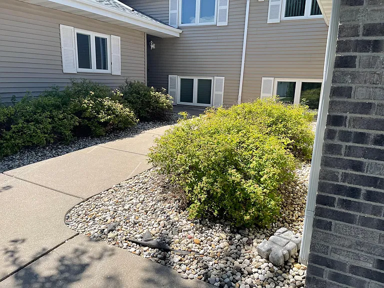 2101 Green Valley Dr — Photo 3