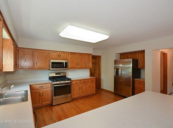 4th image of 946 E Rosewood Ave