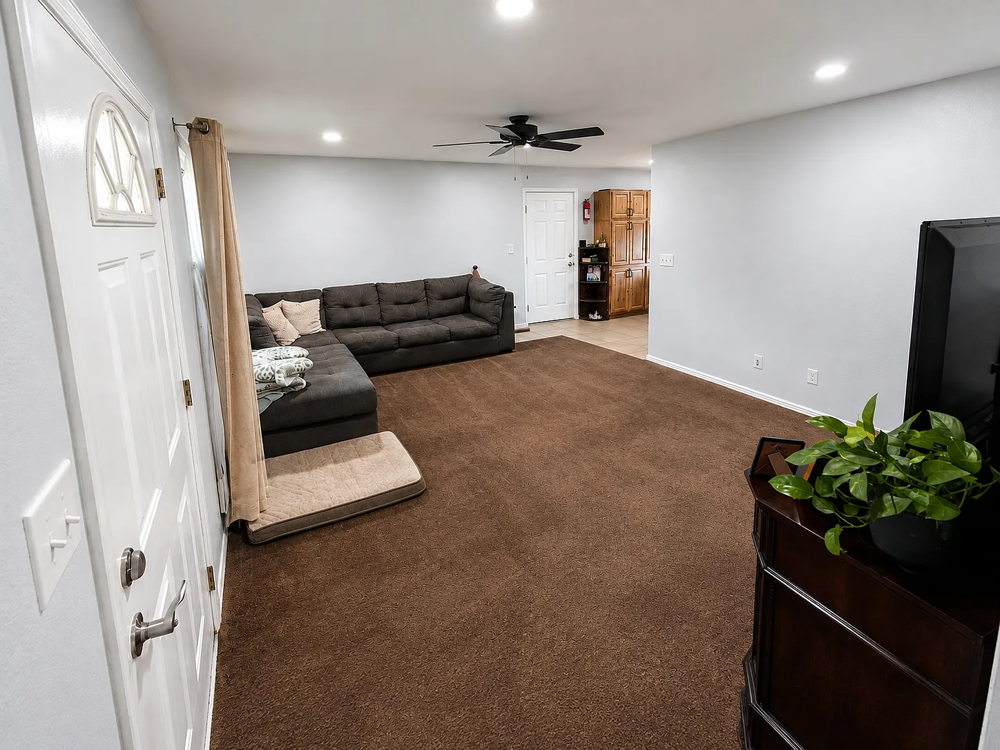 4 bed, 1350 sqft, $2,500 — Photo 4