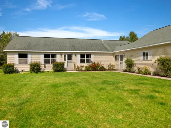 2770 Mohawk Trce, Interlochen, MI 49643