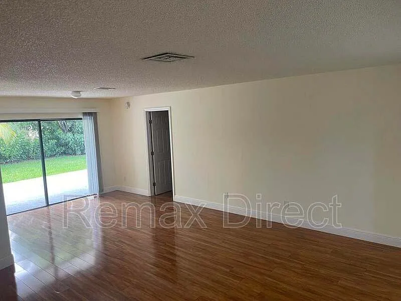 3 bed, 2.0 bath, $3,000 — Photo 4