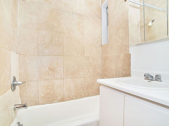 5th image of 220 Sullivan St APT 2B