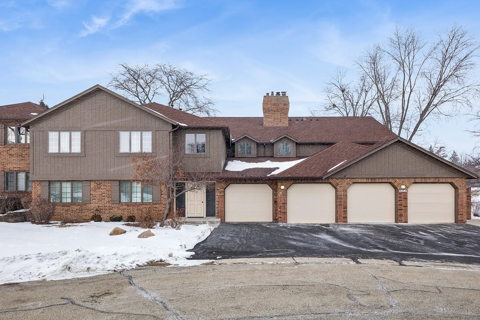 7930 W Lakeview Ct APT 1B photo 1