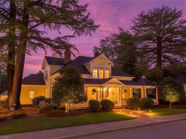 8 Vance St, Lexington, NC 27292
