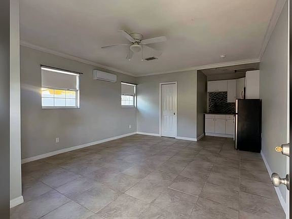2nd image of 104 W Brentridge Dr #2