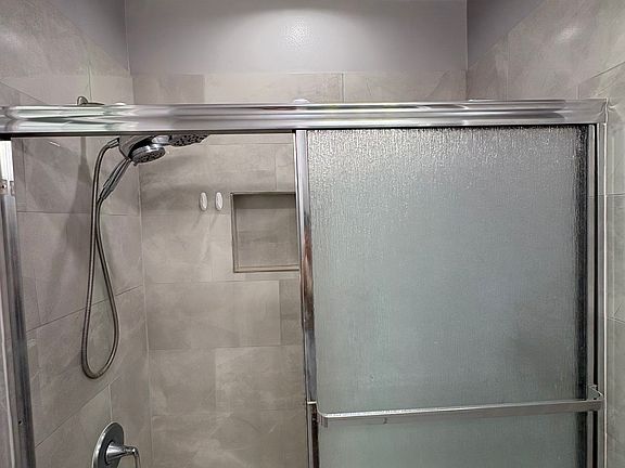 5th image of 1244 N Hollywood Way