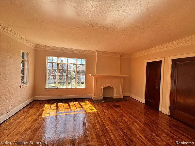 17606 Roselawn St — Photo 5