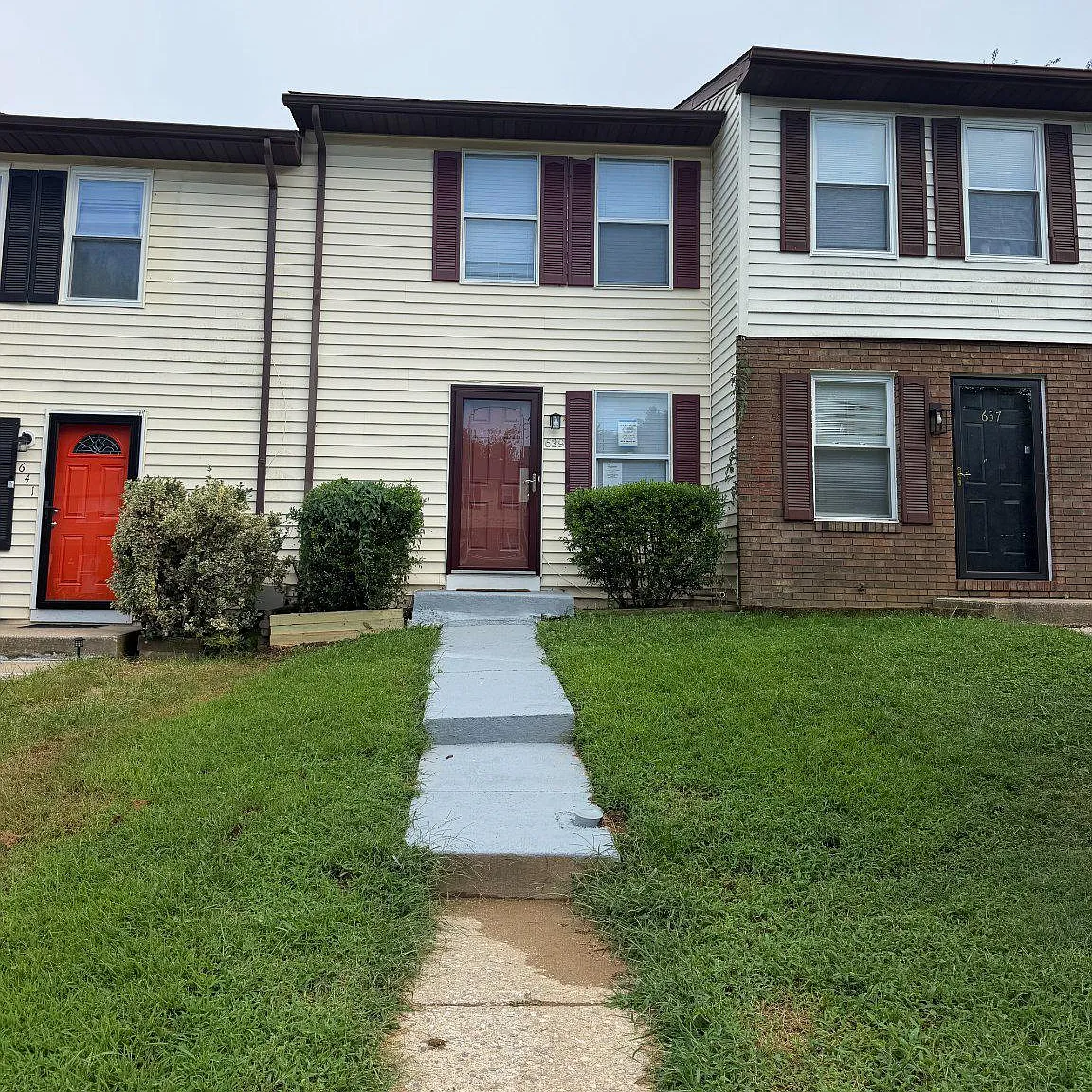 3 bed, 2.0 bath, 900 sqft, $2,300 — Photo 1