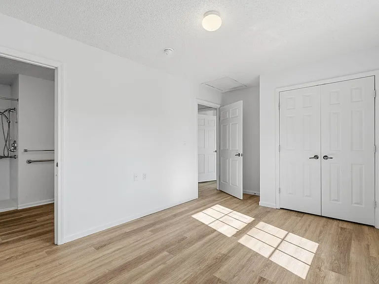 726 E Sunset St — Photo 16