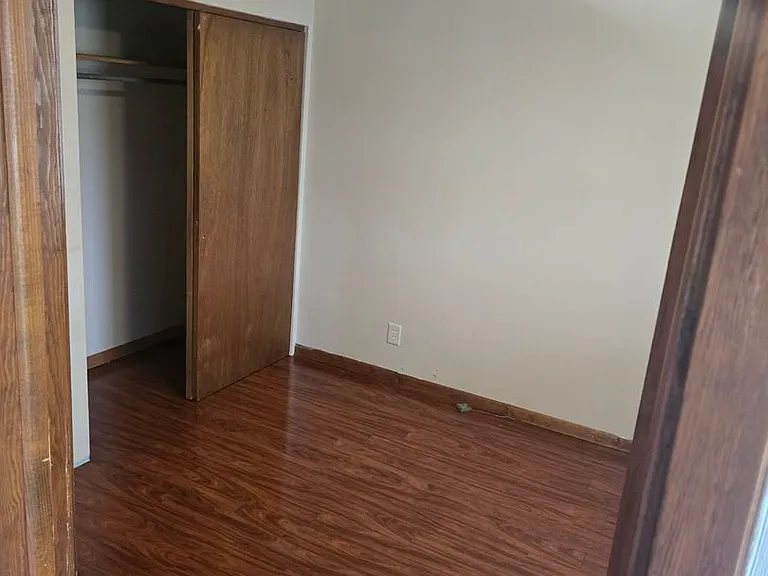 410 S 4th St — Photo 9