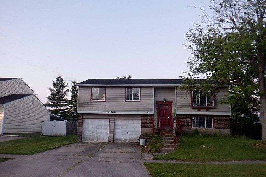 1st image of 687 Deerfield Dr