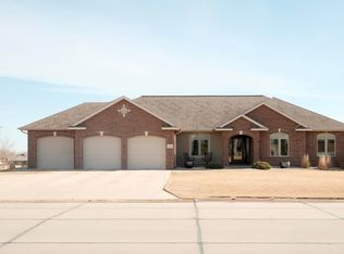 2370 Ridge Rd, Sioux Center, IA 51250