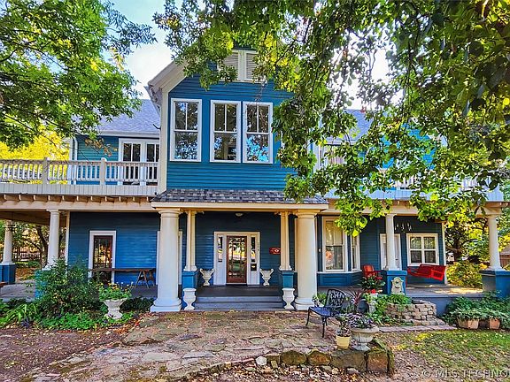 3rd image of 224 W Chickasaw St