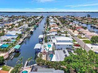 4216 Royal Palm Dr, Bradenton, FL 34210