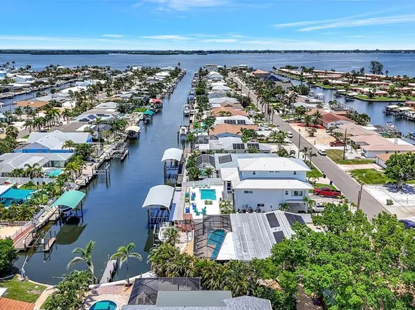 4216 Royal Palm Dr, Bradenton, FL 34210
