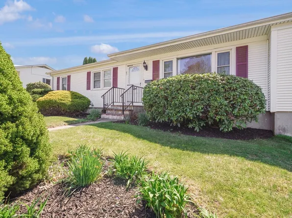 23 Dean St, Dartmouth, MA 02747