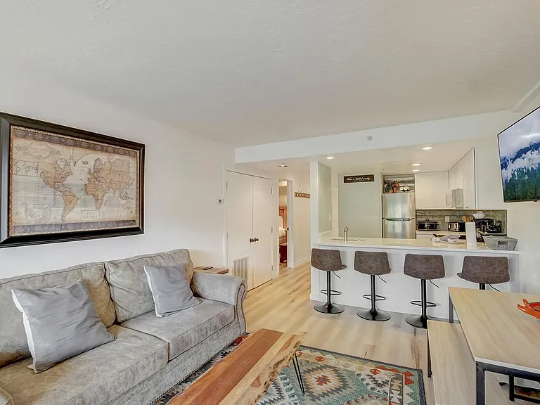 2000 Prospector Ave #404 — Photo 15