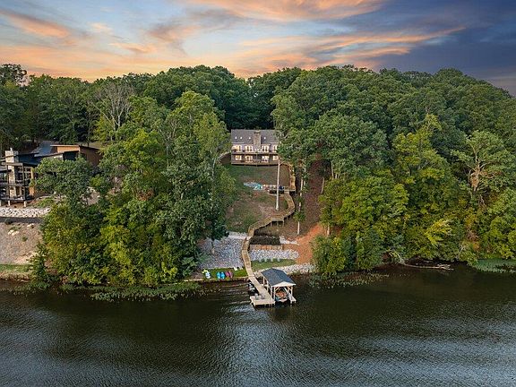 3rd image of 170 Lake Forest Rd
