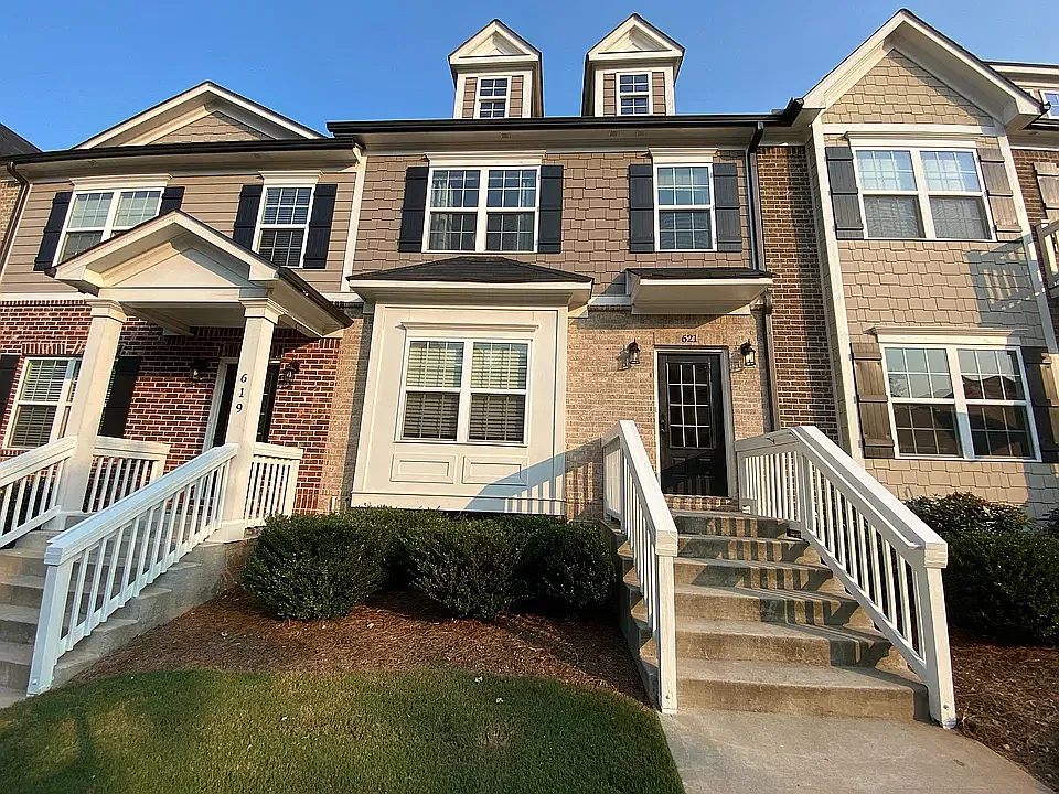 3 bed, 3.5 bath, 2388 sqft, $2,500 — Photo 1