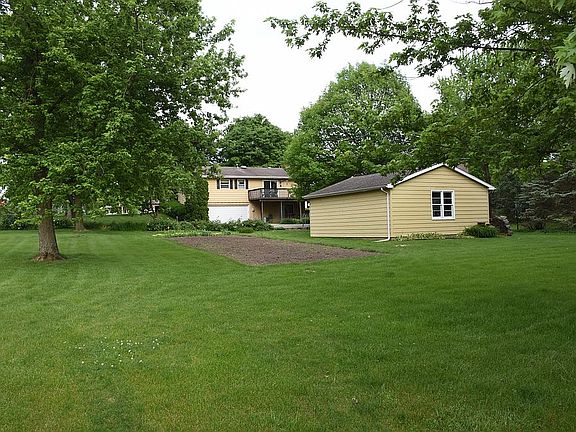 3rd image of 2100 Oak Dr