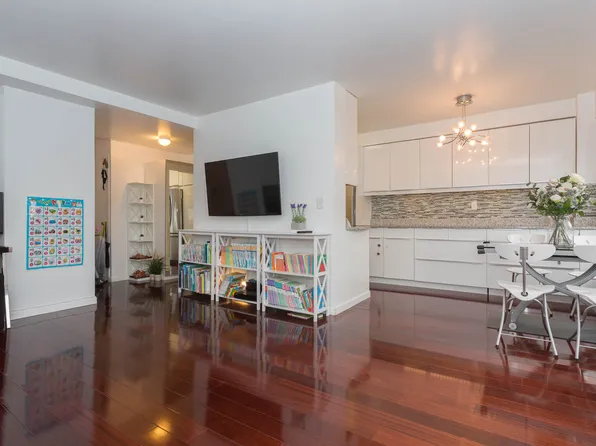 33-43 14th St APT 8B, Queens, NY 11106