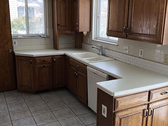 4th image of 5835 White Pine Dr