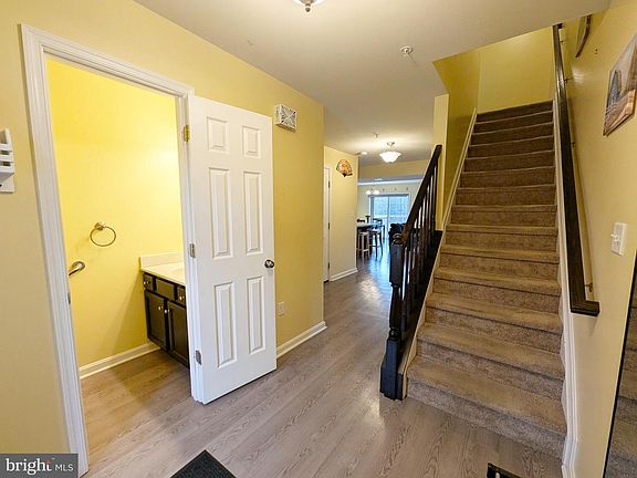 3rd image of 327 Melbourne Ln