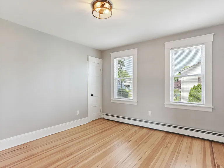 139 Albany Ave — Photo 11