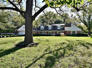 6N063 Surrey Rd, Wayne, IL 60184