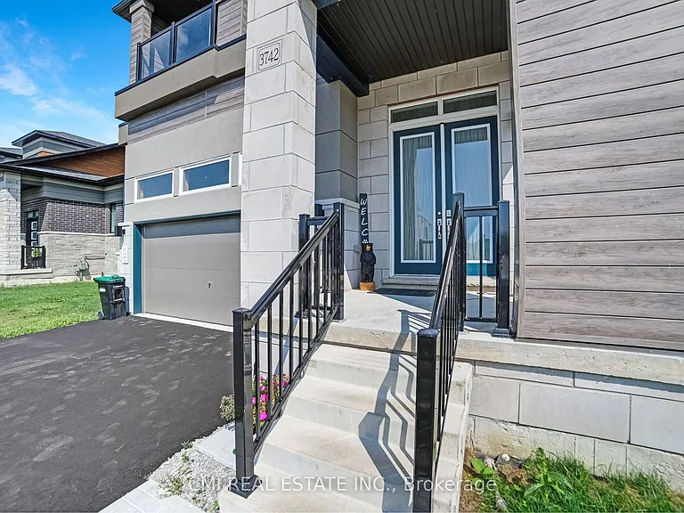 3742 Sunbank Cres — Photo 4