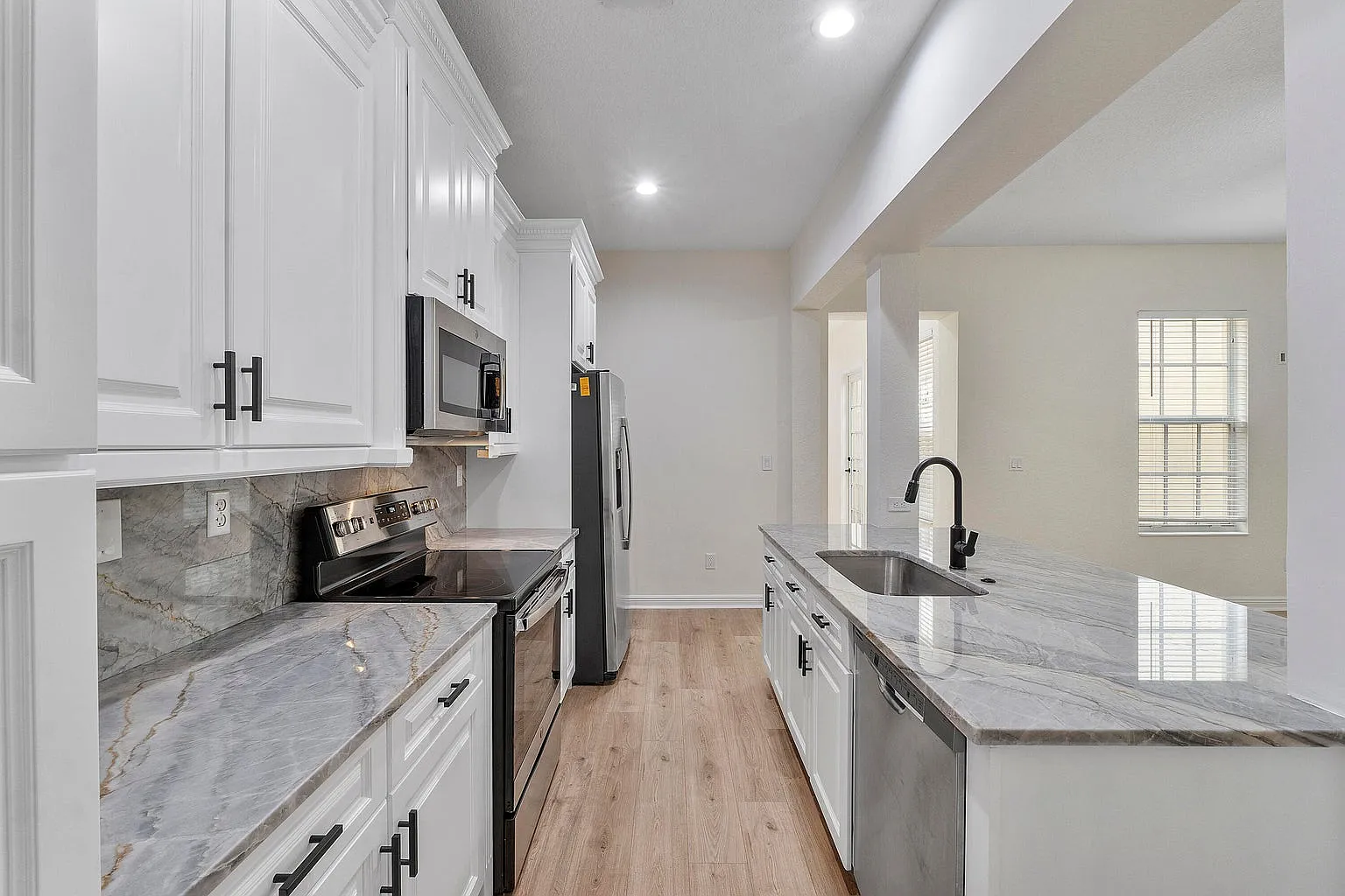 3 bed, 2136 sqft, $4,350 — Photo 1