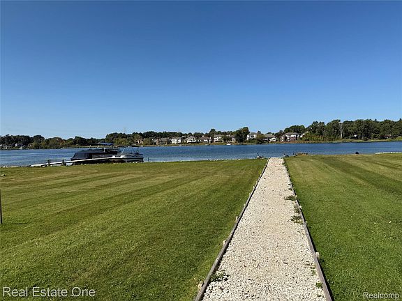 5th image of 2910 Loon Dr