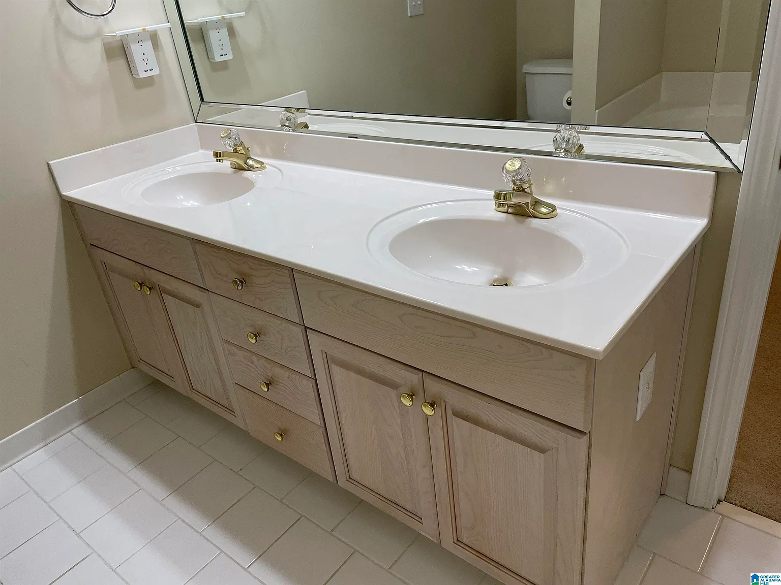 3 bed, 2.0 bath, 1650 sqft, $2,495 — Photo 4