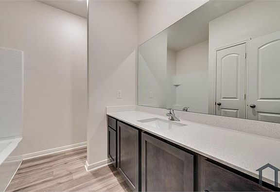 5th image of 833 Serena Dr