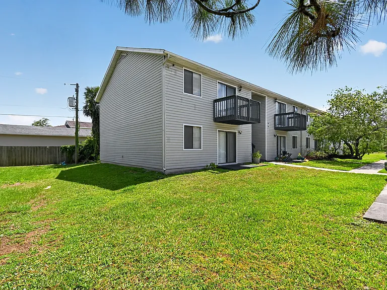 451 Mercury Ave SE #201 — Photo 31