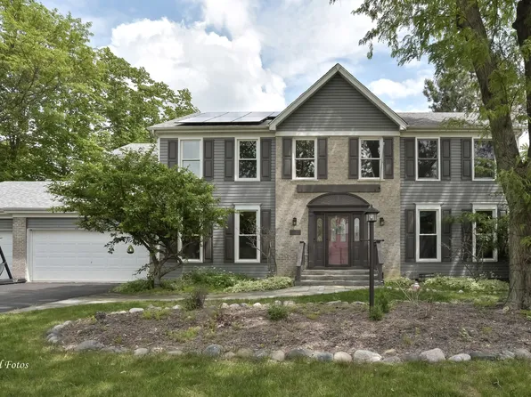155 Salford Dr, Algonquin, IL 60102